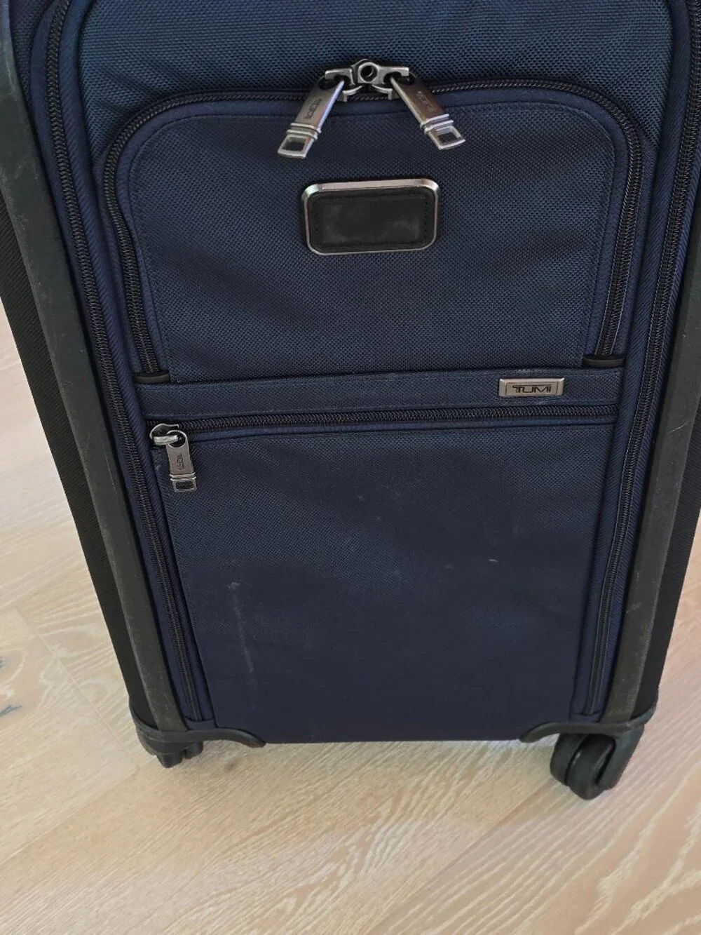 TUMI Alpha 3 International Dual Access 4-Wheeled Carry-On Spinner Luggage in Nav